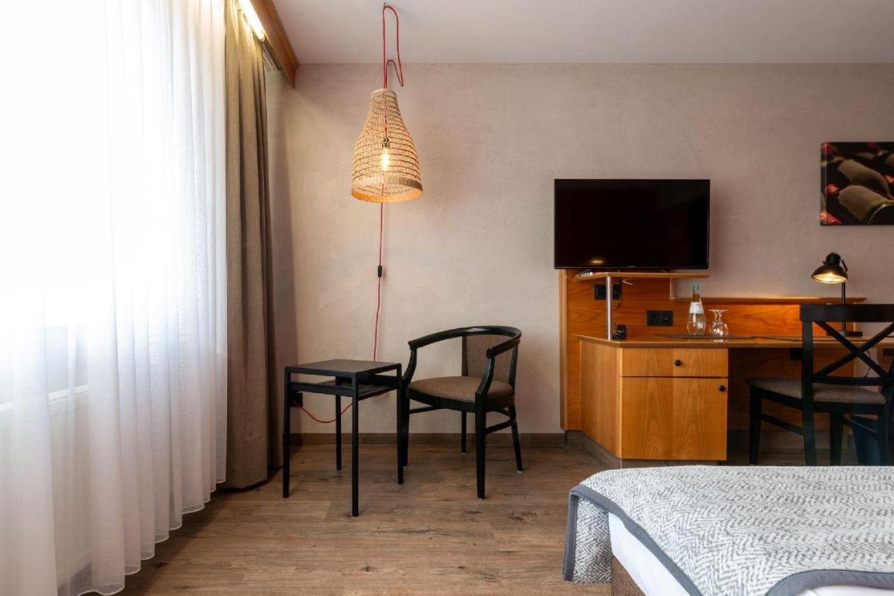 Biobausewein Wein Hotel Leben อิปโฮเฟิน ภายนอก รูปภาพ
